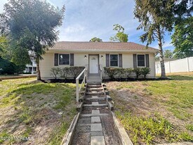 405 Old Bridge Rd in Brielle, NJ - Building Photo