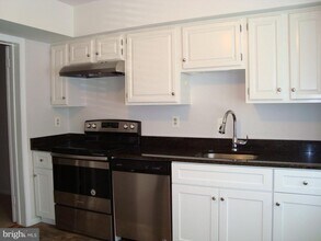 7813 Heatherton Ln in Potomac, MD - Building Photo - Building Photo