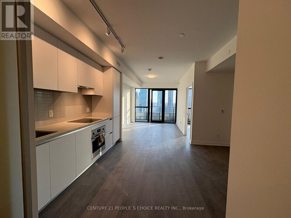 4015 The Exchange in Mississauga, ON - Building Photo