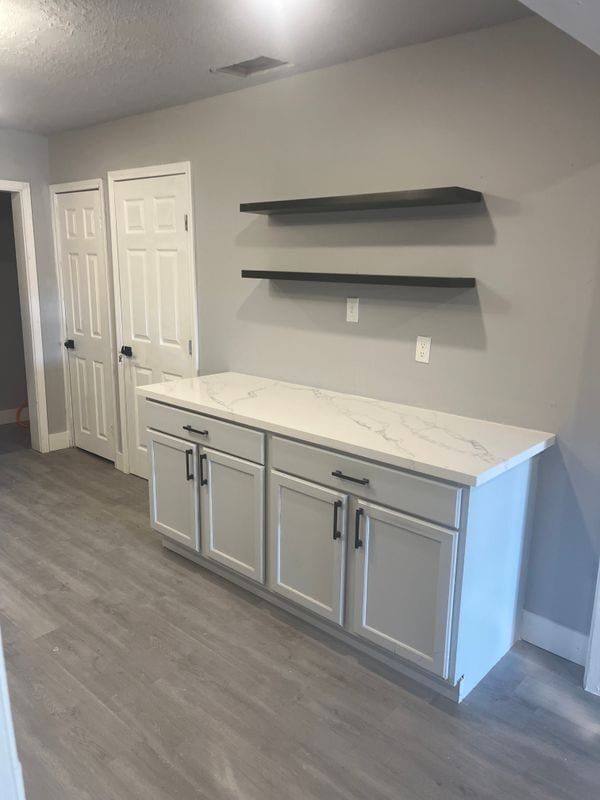 209 S 8th St in La Porte, TX - Foto de edificio - Building Photo