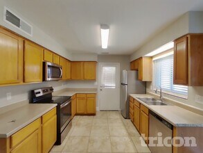 9833 N 47th Dr in Glendale, AZ - Foto de edificio - Building Photo