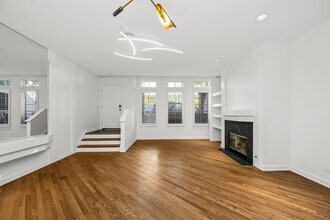 363 W Superior St in Chicago, IL - Building Photo - Building Photo