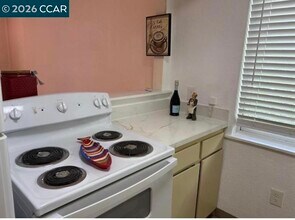 1924 Almond Ave in Walnut Creek, CA - Building Photo - Building Photo