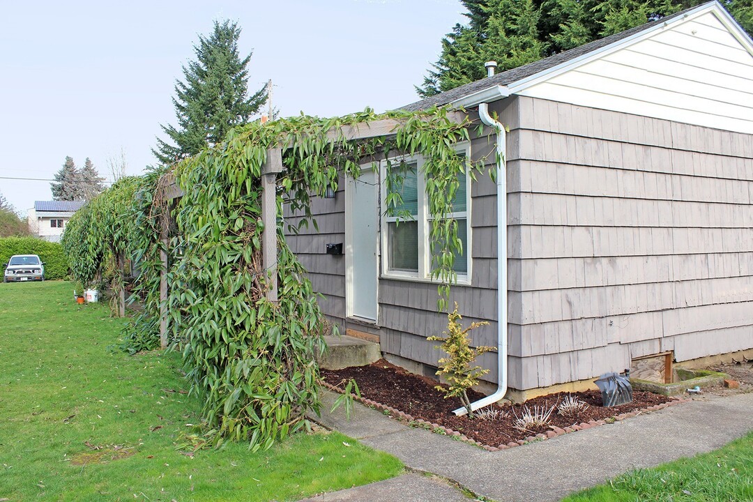 6840-6850 NE Going St in Portland, OR - Building Photo