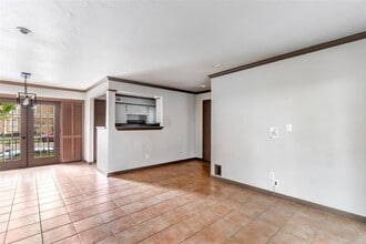 2744 Briarhurst Dr in Houston, TX - Building Photo - Building Photo