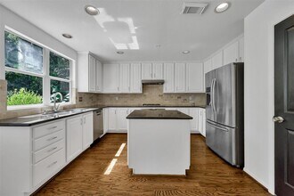7 E Gaslight Pl in Spring, TX - Building Photo - Building Photo