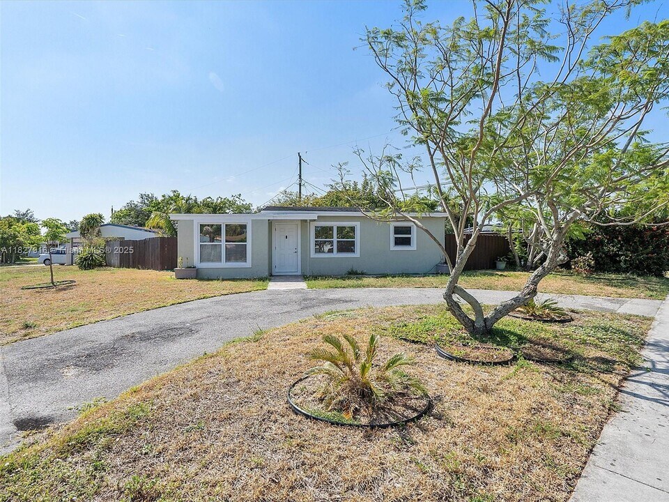 2480 NE 13th Terrace in Pompano Beach, FL - Building Photo