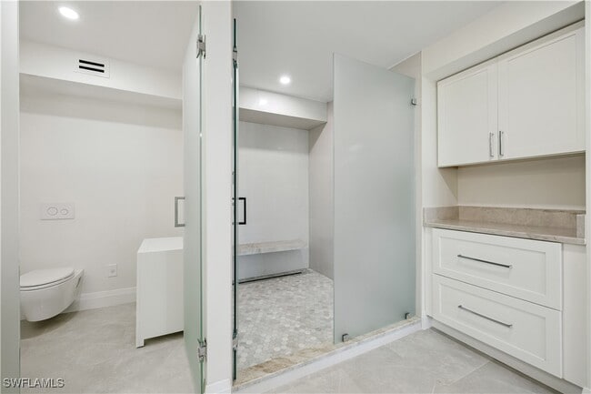 property at 2318 Gulf Shore Blvd N