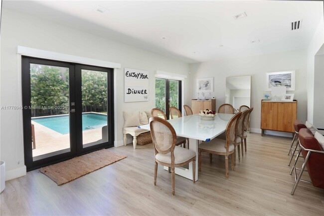 875 W 47th St in Miami Beach, FL - Foto de edificio - Building Photo