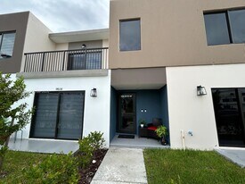14608 SW 261st Ter, Unit 2 in Homestead, FL - Building Photo