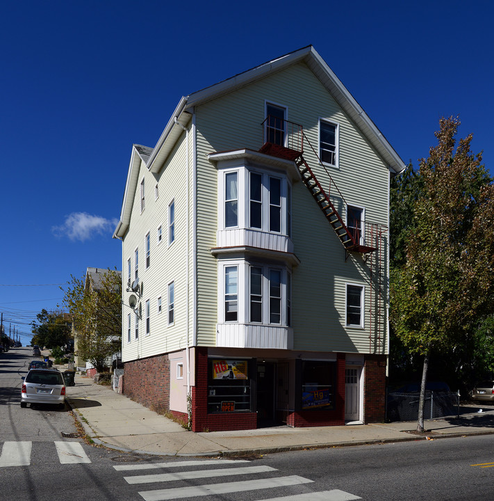 96-98 Academy Ave in Providence, RI - Building Photo