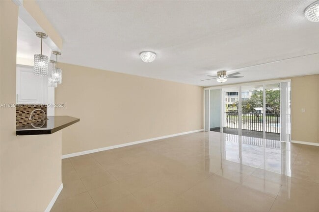 1710 NE 191st St in Miami, FL - Building Photo - Building Photo