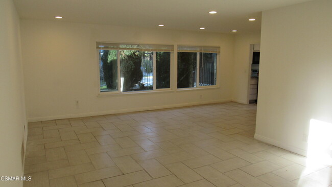 2572 Parkdale Ave in Simi Valley, CA - Building Photo - Building Photo