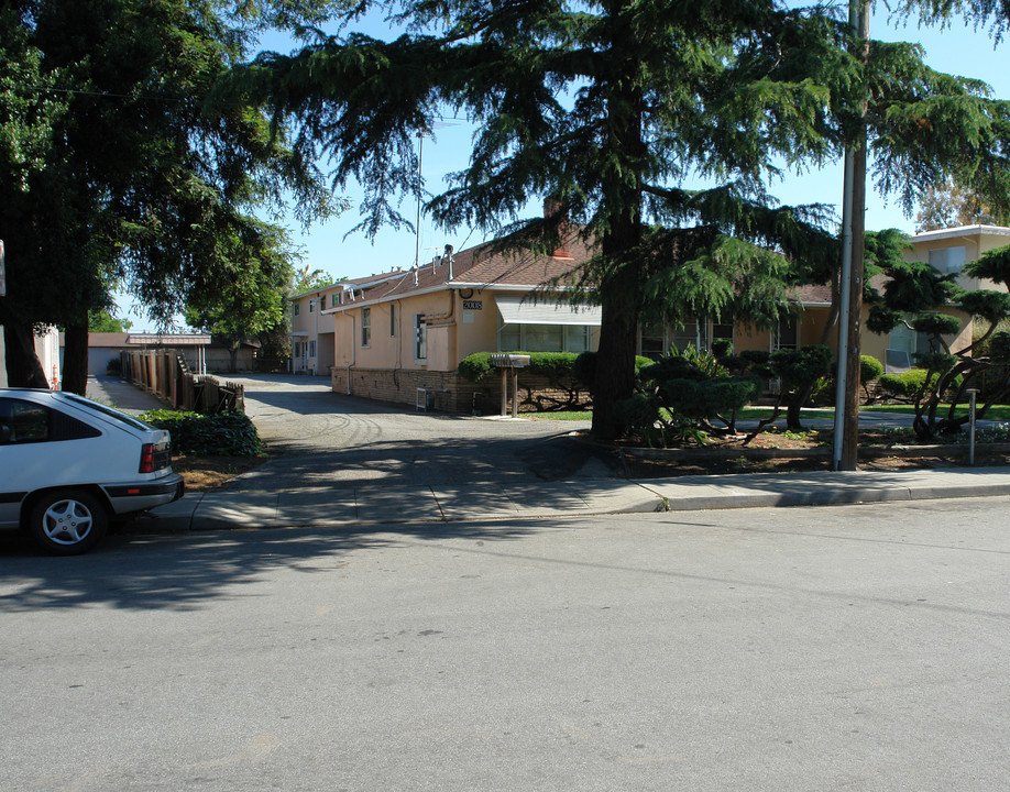 2008 Colony St in Mountain View, CA - Foto de edificio