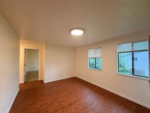 75 NW Jorgen St-Unit -73 in Winston, OR - Building Photo - Building Photo