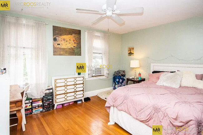 234 Cypress St, Unit 2 in Brookline, MA - Foto de edificio - Building Photo