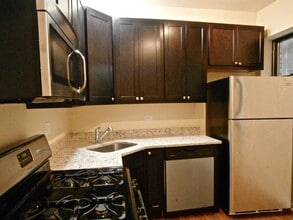 4751 N Troy St, Unit Gdn #E in Chicago, IL - Foto de edificio - Building Photo