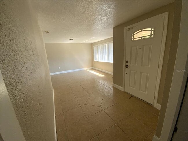 4625 Compass Ct in New Port Richey, FL - Foto de edificio - Building Photo