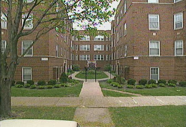 5628 & 5635 N. Spaulding Avenue in Chicago, IL - Building Photo - Building Photo