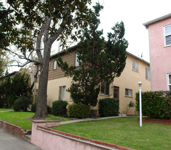 5051 Cahuenga Blvd in North Hollywood, CA - Foto de edificio - Building Photo