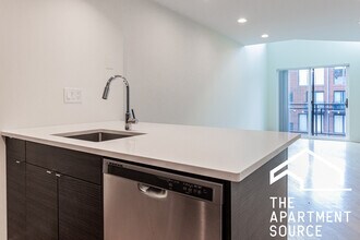 939 W Grace St, Unit 101 in Chicago, IL - Building Photo - Building Photo