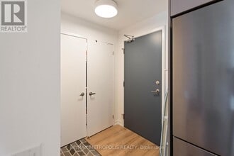 2485 Eglinton Ave W in Mississauga, ON - Building Photo - Building Photo