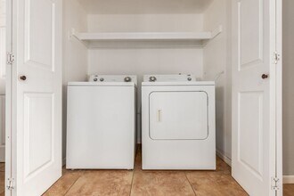 850 S River Dr in Tempe, AZ - Foto de edificio - Building Photo