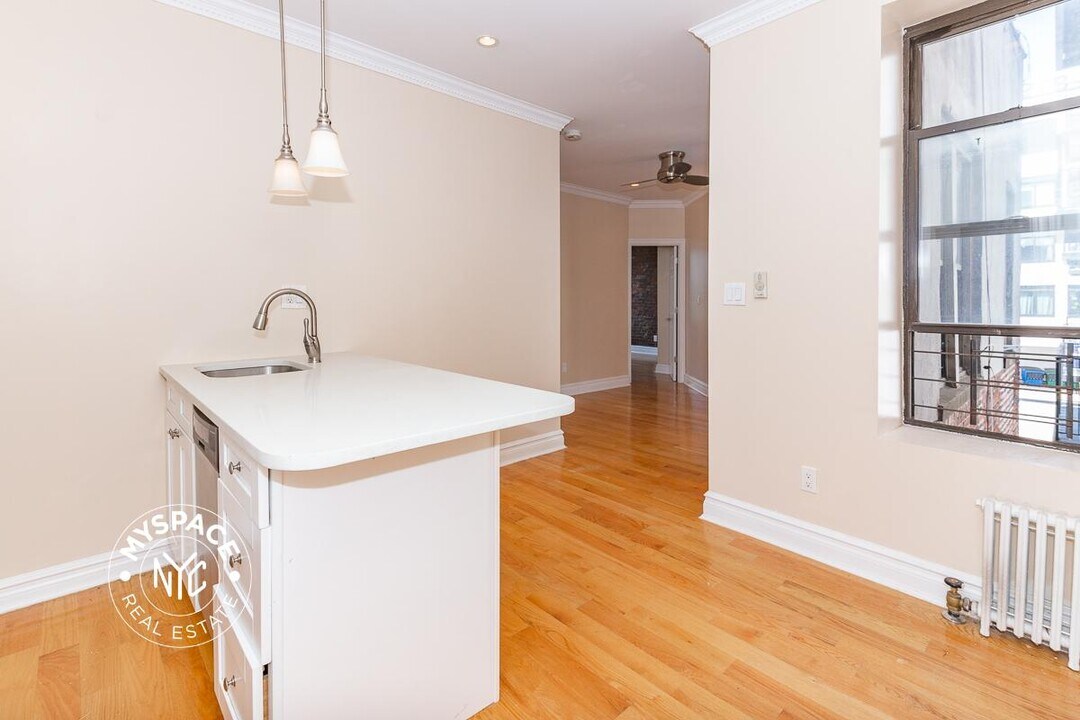 41 Jefferson St, Unit 17 in Brooklyn, NY - Building Photo