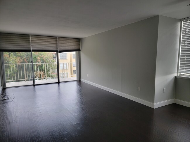 13120 SW 92nd Ave, Unit B 416 in Miami, FL - Foto de edificio - Building Photo