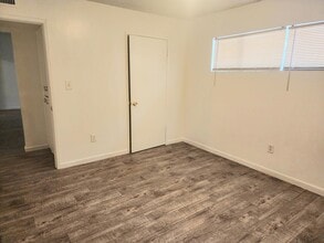 107-109 Woodrow Ave in Bakersfield, CA - Building Photo - Building Photo