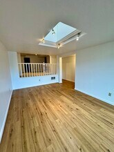 3405 SW Barbur Blvd, Unit Unit C in Portland, OR - Building Photo - Building Photo