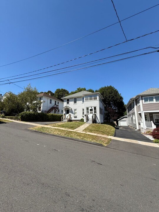 48-50 Putnam St in Bristol, CT - Building Photo