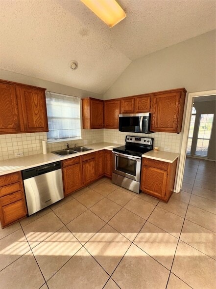 10901 Columbia Dr in Frisco, TX - Foto de edificio - Building Photo