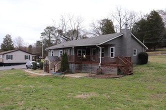 10075 Westland Dr in Knoxville, TN - Building Photo - Building Photo