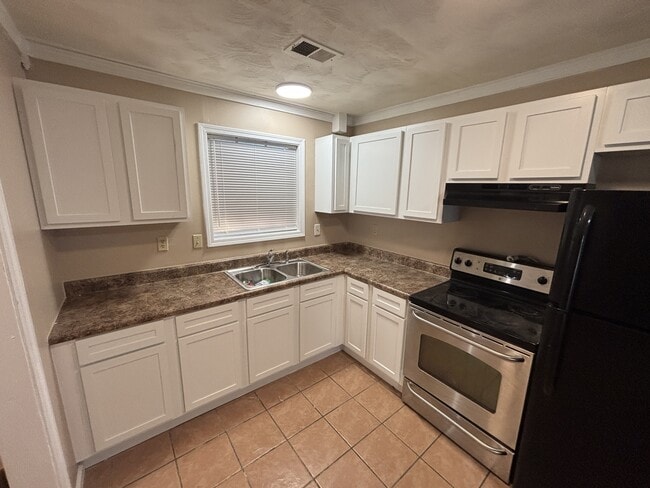 3895 St Elmo Ave in Memphis, TN - Building Photo - Building Photo