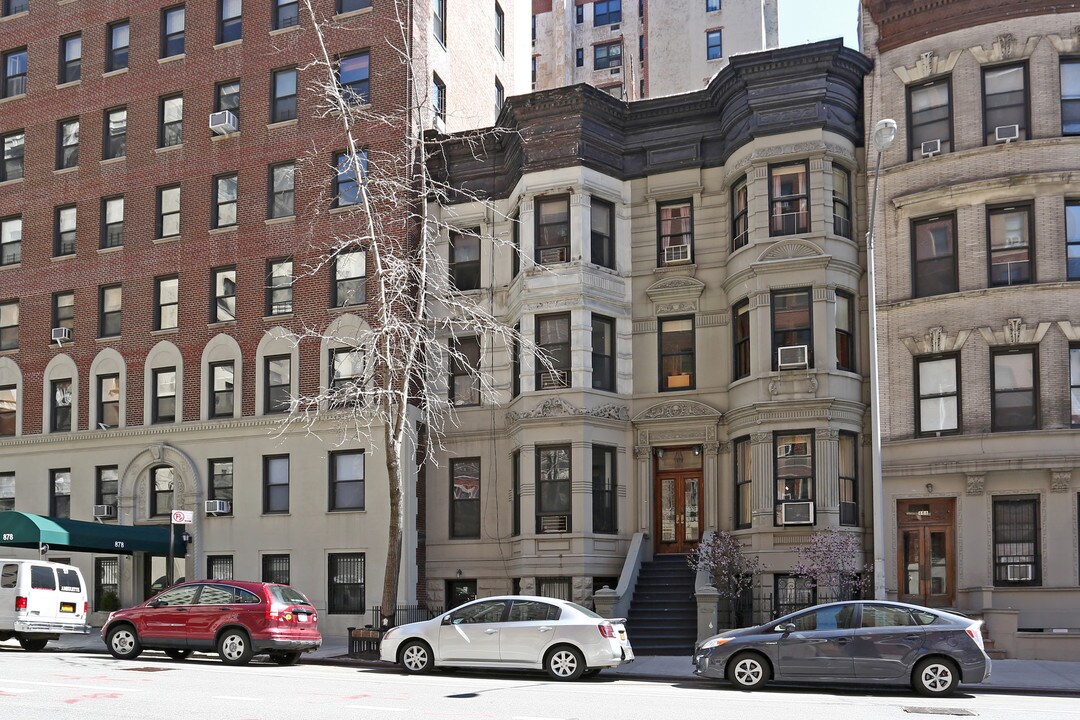 872 W End Ave in New York, NY - Building Photo