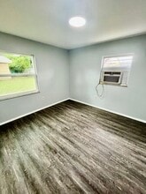 5747 11th St in Zephyrhills, FL - Building Photo - Building Photo