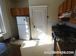 92 Maple St in Malden, MA - Building Photo - Building Photo