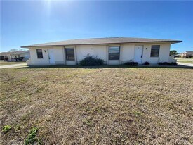 801 SE 5th Ave in Cape Coral, FL - Building Photo