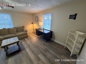 761 King St in Charlottesville, VA - Foto de edificio - Building Photo