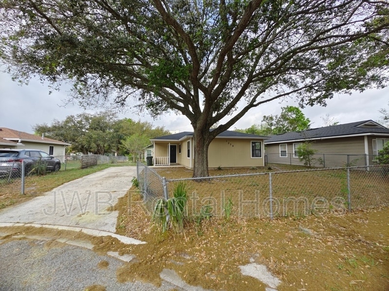 1038 Fuller Ln in Jacksonville, FL - Building Photo