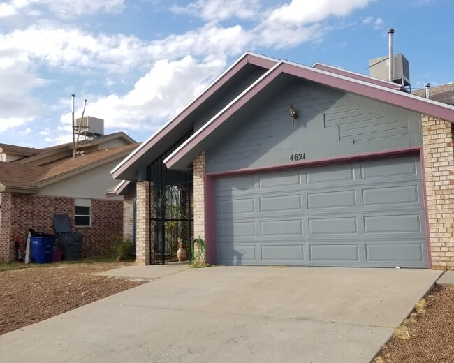 property at 4621 Loma De Arena Ct