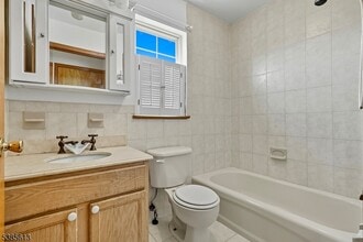 87 Cottage St in Bayonne, NJ - Building Photo - Building Photo