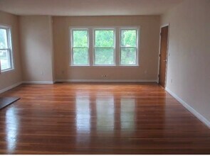 42 June St, Unit june st in Worcester, MA - Foto de edificio - Building Photo