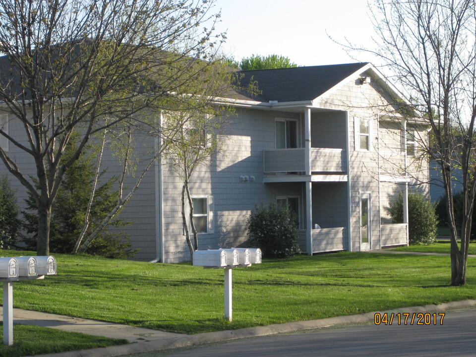 1236 Fox Rd in Maryville, MO - Foto de edificio