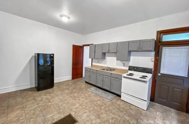 1124 W Market St-Unit -Unit 1 in West York, PA - Building Photo - Building Photo