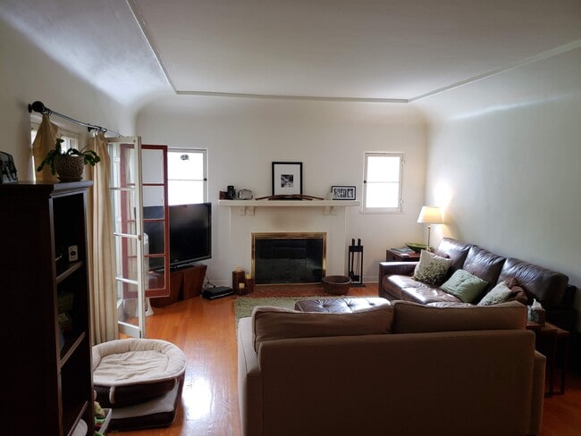 2090 E Mountain St in Pasadena, CA - Building Photo - Building Photo