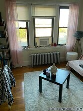 349 Pleasant St in Malden, MA - Foto de edificio - Building Photo