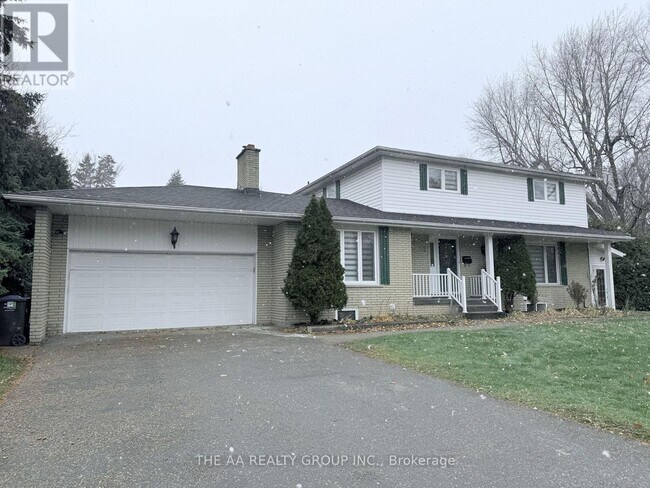 65 Hillside Dr in Brampton, ON - Building Photo - Building Photo