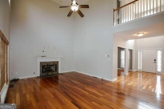 435 Chandler Ct in Sugar Hill, GA - Foto de edificio - Building Photo